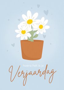 Lichtblauw felicitatiekaartje verjaardag met bloemen hartjes