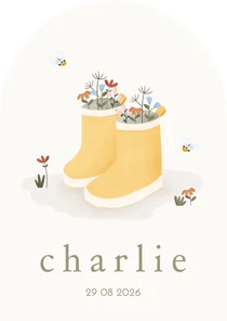 Lief geboortekaartje gele laarsjes en bloemetjes boogvorm