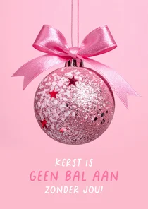 Liefdevol en grappige kerstkaart met kerstbal en strik