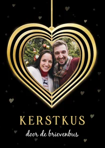 Liefdevolle kerstkaart kus door de brievenbus gouden hart