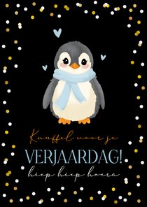 Lieve verjaardagskaart met schattige pinguïn met sjaal