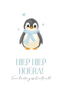 Lieve verjaardagskaart met schattige pinguïn met sjaal