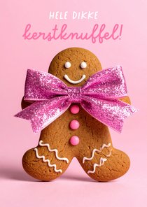 Lieve vrolijke kerstkaart met gemberkoek mannetje en strik