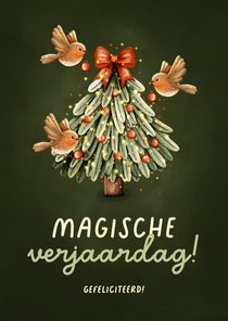 Magisch verjaardagskaartje kerstboom drie roodborstjes