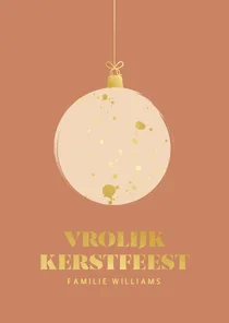 Minimalistische kerstkaart met kerstbal en goudlook terra
