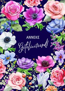 Mooie verjaardagskaart met rozen en diverse andere bloemen