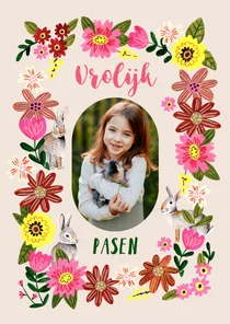 Paaskaart vrolijk pasen bloemen en paashaasjes