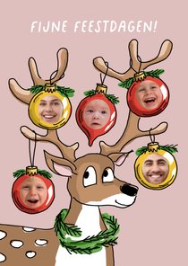 Rendier met 5 kerstballen en 5 foto's
