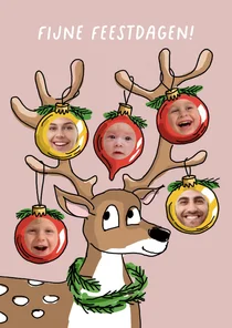 Rendier met 5 kerstballen en 5 foto's