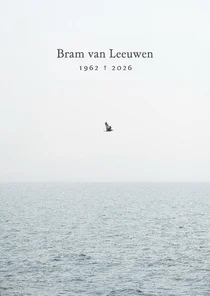 Rouwkaart met de zee een vogel blauw