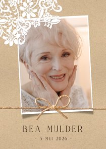 Rouwkaart stijlvol vintage kraft met kant bloemen strik