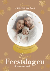 Stijlvolle beige fotokaart kerst met schudbol goudfolie