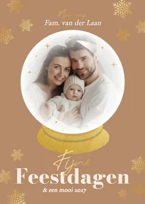 Stijlvolle beige fotokaart kerst met schudbol goudfolie