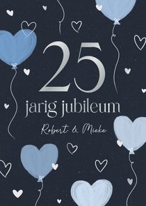 Stijlvolle jubileum uitnodiging met hartjes ballonnen blauw