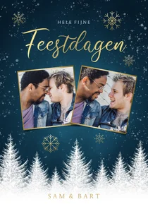 Stijlvolle kerstkaart witte bomen, sneeuwvlokken en foto's