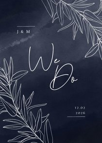 Stijlvolle trouwkaart donkerblauw waterverf en zilver takken