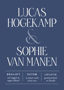 Stijlvolle trouwkaart met grote namen donkerblauw