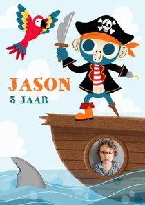 Stoere uitnodiging kinderfeestje met piraten aap en papegaai