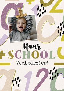 Trendy kinderkaart naar school letters cijfers foto 