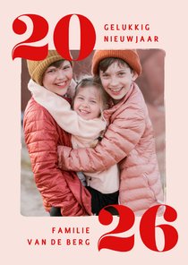 Trendy nieuwjaarskaart met eigen foto en jaartal roze