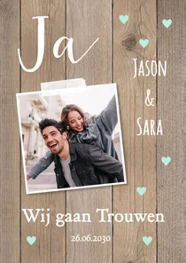 Trouwkaart foto houtlook hartjes mintgroen