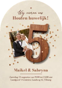 Uitnodiging jubileum boogkaart 5 jaar houten huwelijk