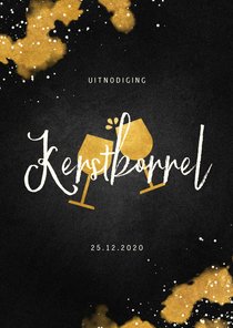 Uitnodiging kerstborrel met proostende glazen goud