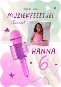 Uitnodiging kinder muziekfeestje roze glitter microfoon