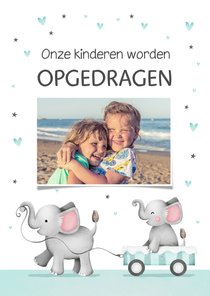 Uitnodiging opdragen van kinderen met olifanten en hartjes