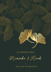 Uitnodiging trouwdag ginkgoblaadjes goud