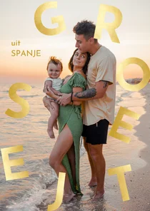 Vakantiekaartje grote foto speelse gouden tekst groetjes