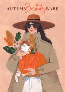 Verjaardagskaart herfst vrouw met kat en pompoen 