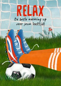 Verjaardagskaart met benen en voetbalschoenen