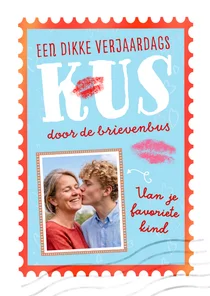 Verjaardagskaart met foto 'Kus door de brievenbus'