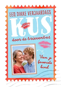 Verjaardagskaart met foto 'Kus door de brievenbus'