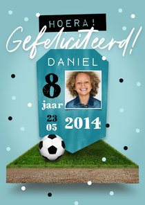 Verjaardagskaart voetbal stoer jongen score confetti