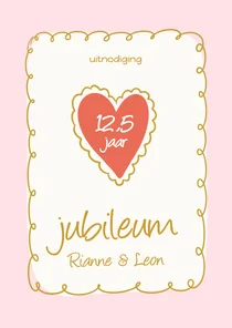 Vrolijke jubileumkaart met roze kader en hartje met getal