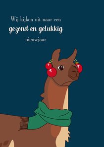 Vrolijke kerstkaart alpaca met kerstballen