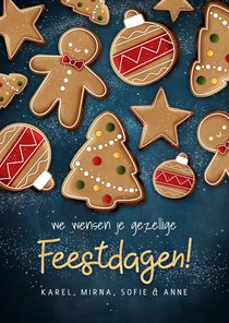 Vrolijke kerstkaart met kerstkoekjes gezellige feestdagen