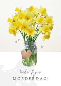 Vrolijke moederdagkaart met een boeket gele narcissen
