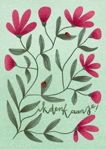 Wenskaart vol met roze bloemen en tekst: ik denk aan je