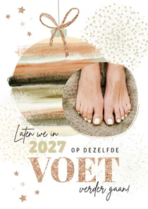Zakelijke kerstkaart pedicure kerstbal glitters sterren foto