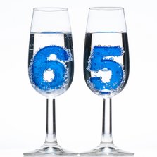 65 in champagne glazen
