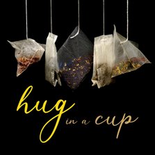 Beterschap hug in a cup met thee als cadeau