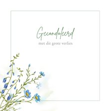 Condoleancekaart met wilde blauwe bloemen in waterverf