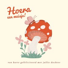 Felicitatiekaart geboorte met roze vlinder en paddenstoel
