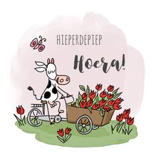 Felicitatiekaart met koe op een bakfiets met tulpen