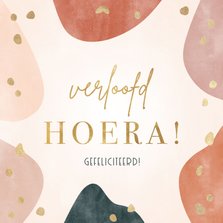 Felicitatiekaart 'Verloofd hoera!' met geometrische vormen