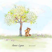 Geboortekaart beer onder boom in lentesfeer