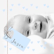 Geboortekaartje label hartjes foto lichtblauw